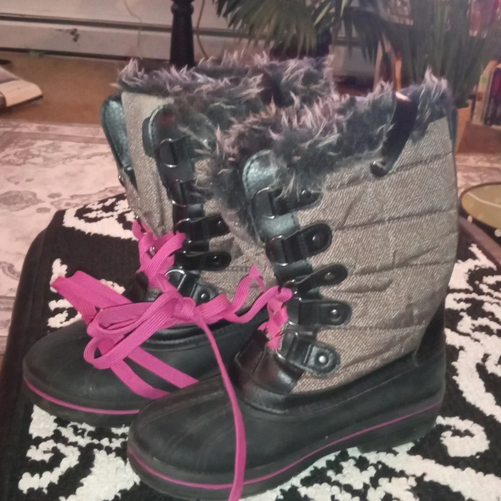 Stylish Winter Kids Boots with Pink Laces